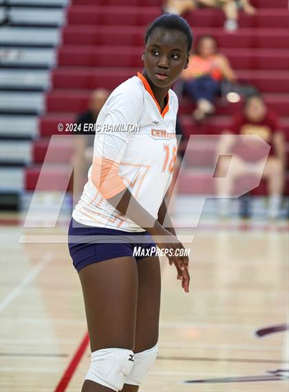 Thumbnail 3 in Harvard-Westlake vs. Cypress (Tae Kim Lakewood/Molten Classic) photogallery.