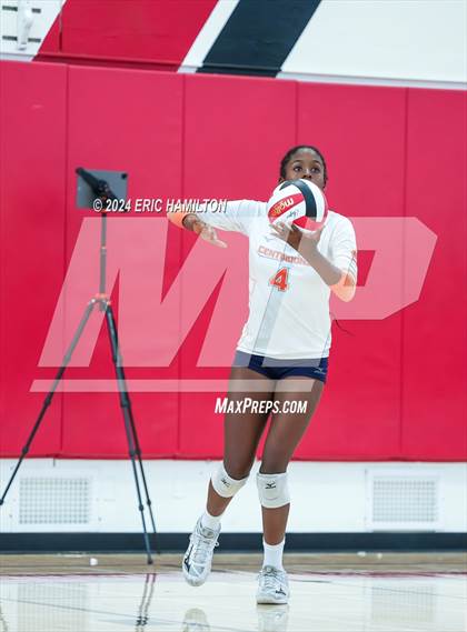 Thumbnail 2 in Harvard-Westlake vs. Cypress (Tae Kim Lakewood/Molten Classic) photogallery.