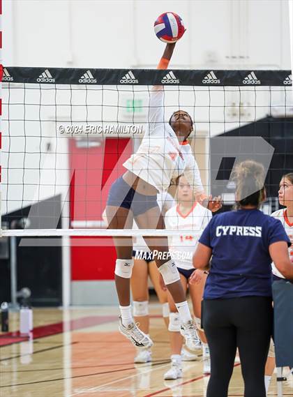 Thumbnail 3 in Harvard-Westlake vs. Cypress (Tae Kim Lakewood/Molten Classic) photogallery.