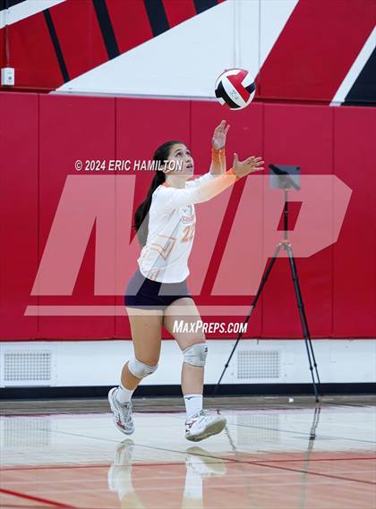Thumbnail 2 in Harvard-Westlake vs. Cypress (Tae Kim Lakewood/Molten Classic) photogallery.