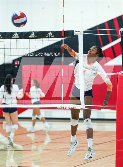 Thumbnail 2 in Harvard-Westlake vs. Cypress (Tae Kim Lakewood/Molten Classic) photogallery.
