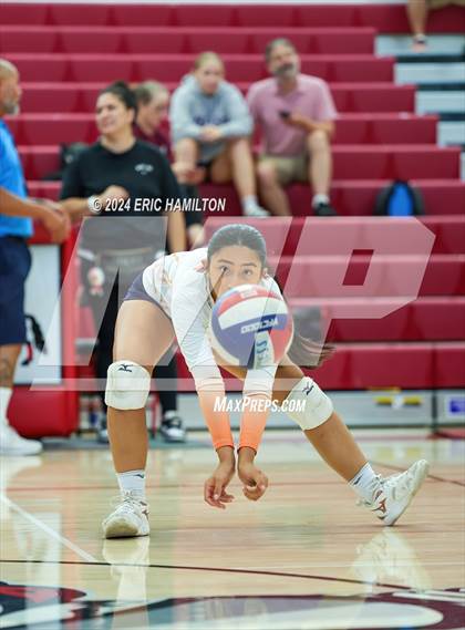 Thumbnail 3 in Harvard-Westlake vs. Cypress (Tae Kim Lakewood/Molten Classic) photogallery.
