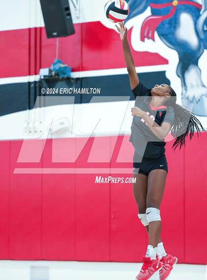 Thumbnail 1 in Harvard-Westlake vs. Cypress (Tae Kim Lakewood/Molten Classic) photogallery.