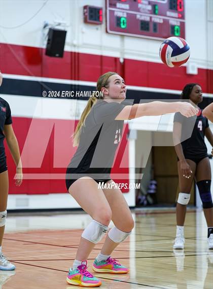 Thumbnail 2 in Harvard-Westlake vs. Cypress (Tae Kim Lakewood/Molten Classic) photogallery.