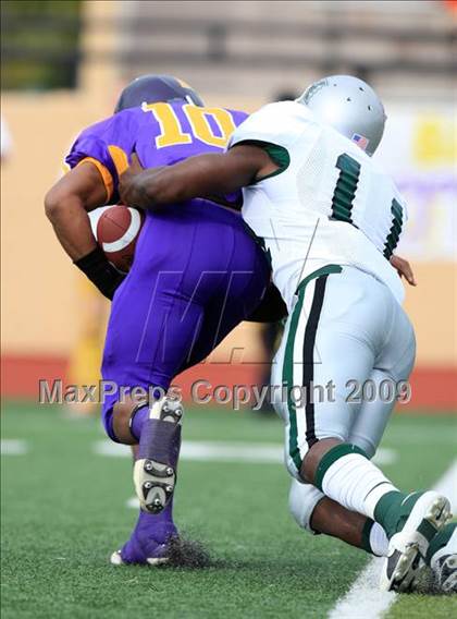Thumbnail 2 in Ball vs. Hightower (Texas Bi-District Playoffs) photogallery.