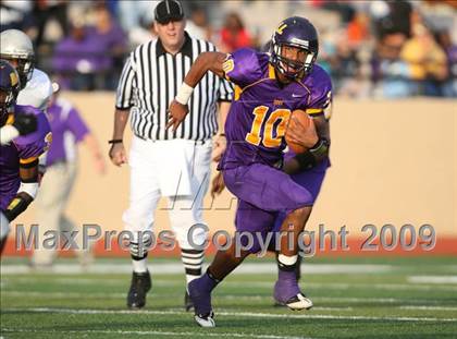 Thumbnail 2 in Ball vs. Hightower (Texas Bi-District Playoffs) photogallery.