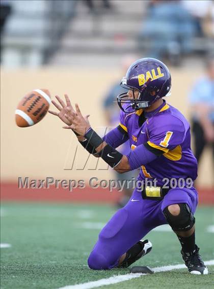 Thumbnail 1 in Ball vs. Hightower (Texas Bi-District Playoffs) photogallery.