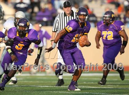 Thumbnail 1 in Ball vs. Hightower (Texas Bi-District Playoffs) photogallery.