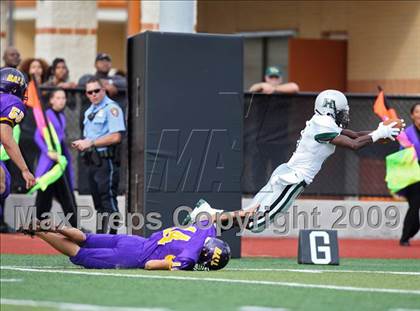 Thumbnail 3 in Ball vs. Hightower (Texas Bi-District Playoffs) photogallery.