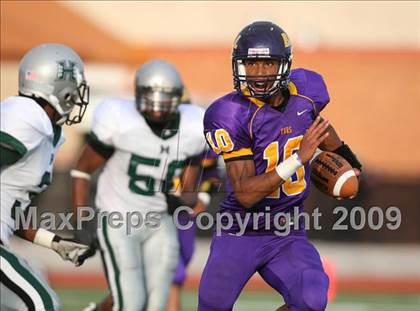 Thumbnail 2 in Ball vs. Hightower (Texas Bi-District Playoffs) photogallery.