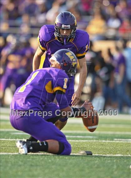 Thumbnail 2 in Ball vs. Hightower (Texas Bi-District Playoffs) photogallery.