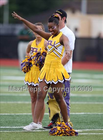 Thumbnail 3 in Ball vs. Hightower (Texas Bi-District Playoffs) photogallery.