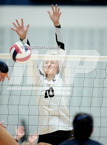Thumbnail 3 in Guyer vs. Highland Park (UIL 6A Regional Quarterfinals) photogallery.