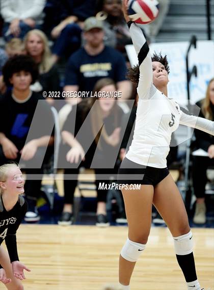 Thumbnail 1 in Guyer vs. Highland Park (UIL 6A Regional Quarterfinals) photogallery.