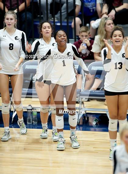 Thumbnail 1 in Guyer vs. Highland Park (UIL 6A Regional Quarterfinals) photogallery.