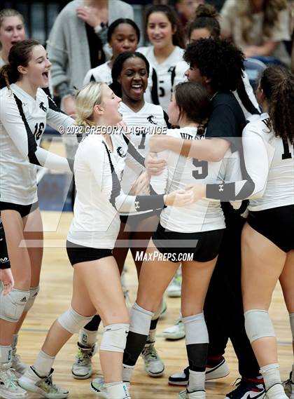 Thumbnail 3 in Guyer vs. Highland Park (UIL 6A Regional Quarterfinals) photogallery.