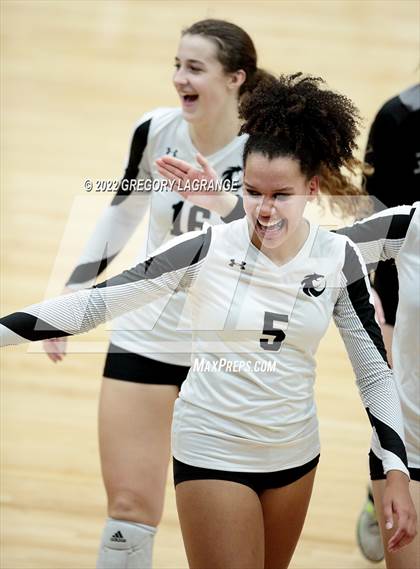 Thumbnail 3 in Guyer vs. Highland Park (UIL 6A Regional Quarterfinals) photogallery.