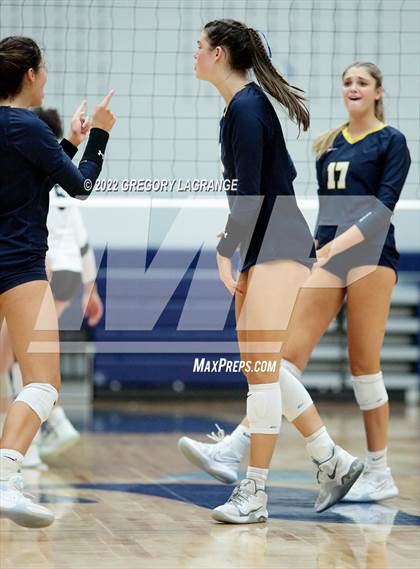 Thumbnail 3 in Guyer vs. Highland Park (UIL 6A Regional Quarterfinals) photogallery.