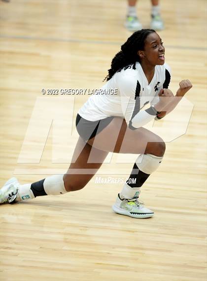 Thumbnail 1 in Guyer vs. Highland Park (UIL 6A Regional Quarterfinals) photogallery.