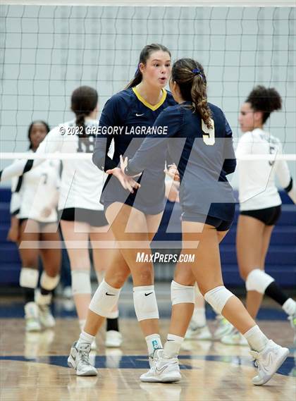Thumbnail 2 in Guyer vs. Highland Park (UIL 6A Regional Quarterfinals) photogallery.