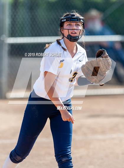 Thumbnail 3 in Del Campo @ Oak Ridge photogallery.