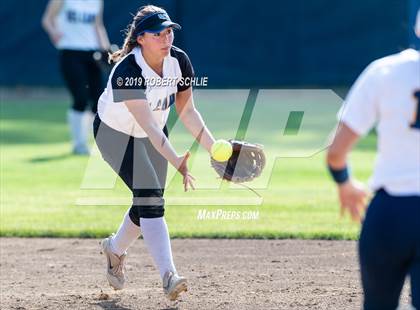 Thumbnail 3 in Del Campo @ Oak Ridge photogallery.