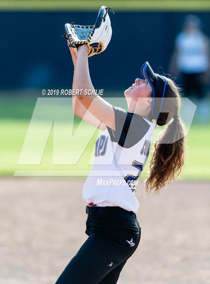 Thumbnail 3 in Del Campo @ Oak Ridge photogallery.