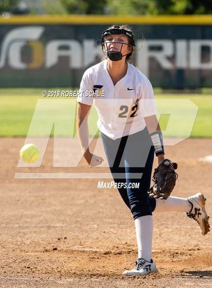 Thumbnail 2 in Del Campo @ Oak Ridge photogallery.