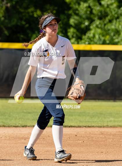 Thumbnail 3 in Del Campo @ Oak Ridge photogallery.