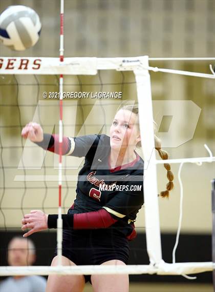 Thumbnail 2 in Fossil Ridge vs Keller Central photogallery.
