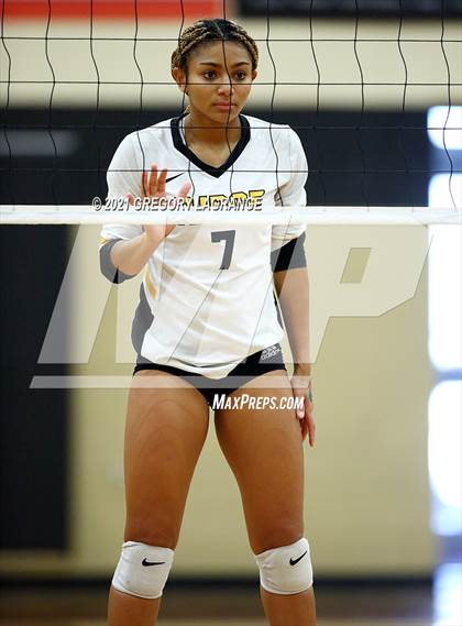 Thumbnail 3 in Fossil Ridge vs Keller Central photogallery.