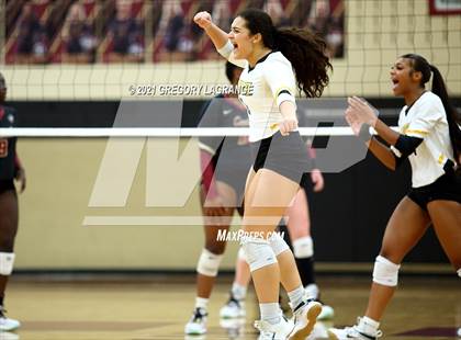 Thumbnail 1 in Fossil Ridge vs Keller Central photogallery.