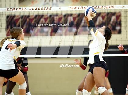 Thumbnail 2 in Fossil Ridge vs Keller Central photogallery.