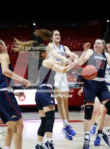 Thumbnail 3 in Herriman vs. Fremont (UHSAA 6A Quarterfinal) photogallery.