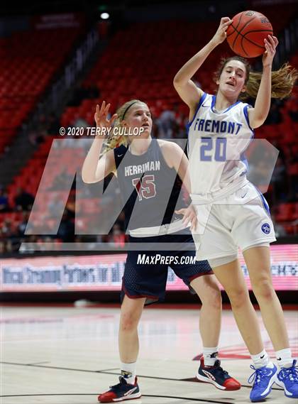 Thumbnail 2 in Herriman vs. Fremont (UHSAA 6A Quarterfinal) photogallery.