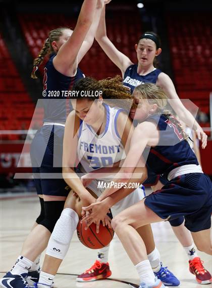 Thumbnail 2 in Herriman vs. Fremont (UHSAA 6A Quarterfinal) photogallery.