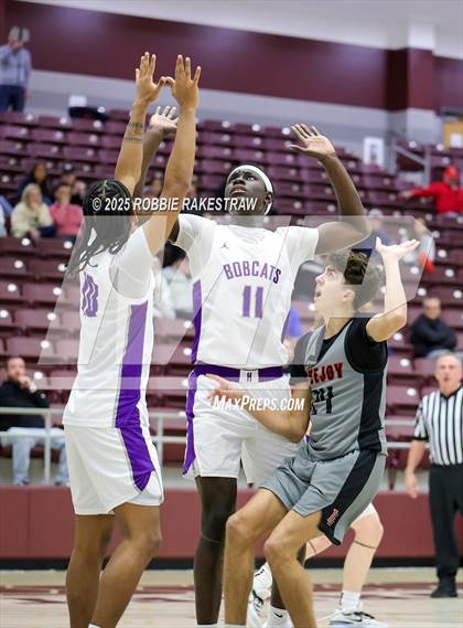 Thumbnail 2 in Lovejoy vs. Hallsville (UIL 5A D II Bi-District Playoff) photogallery.