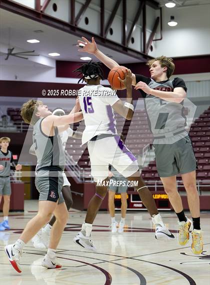 Thumbnail 2 in Lovejoy vs. Hallsville (UIL 5A D II Bi-District Playoff) photogallery.
