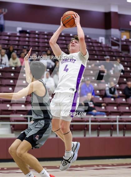 Thumbnail 2 in Lovejoy vs. Hallsville (UIL 5A D II Bi-District Playoff) photogallery.