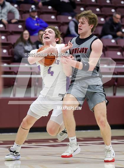 Thumbnail 2 in Lovejoy vs. Hallsville (UIL 5A D II Bi-District Playoff) photogallery.