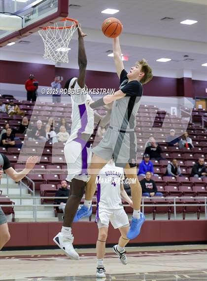 Thumbnail 3 in Lovejoy vs. Hallsville (UIL 5A D II Bi-District Playoff) photogallery.