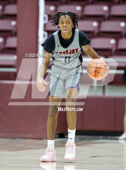 Thumbnail 3 in Lovejoy vs. Hallsville (UIL 5A D II Bi-District Playoff) photogallery.