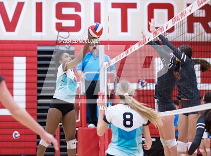 Thumbnail 2 in Aliso Niguel vs Redondo Union photogallery.
