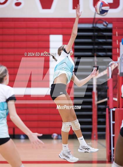 Thumbnail 1 in Aliso Niguel vs Redondo Union photogallery.