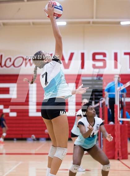 Thumbnail 1 in Aliso Niguel vs Redondo Union photogallery.