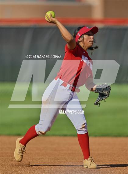 Thumbnail 2 in JV: King @ North Shore photogallery.