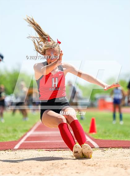 Thumbnail 2 in UIL 3A Area Track Meet photogallery.