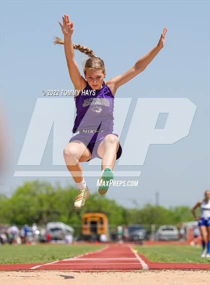 Thumbnail 2 in UIL 3A Area Track Meet photogallery.