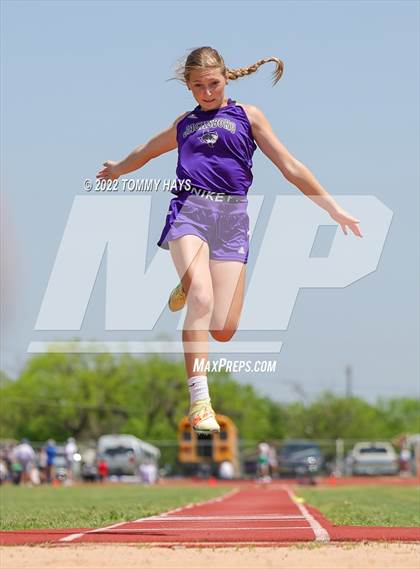 Thumbnail 1 in UIL 3A Area Track Meet photogallery.