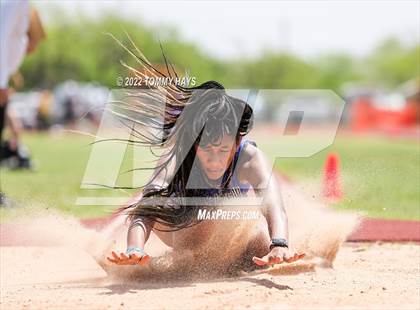 Thumbnail 1 in UIL 3A Area Track Meet photogallery.